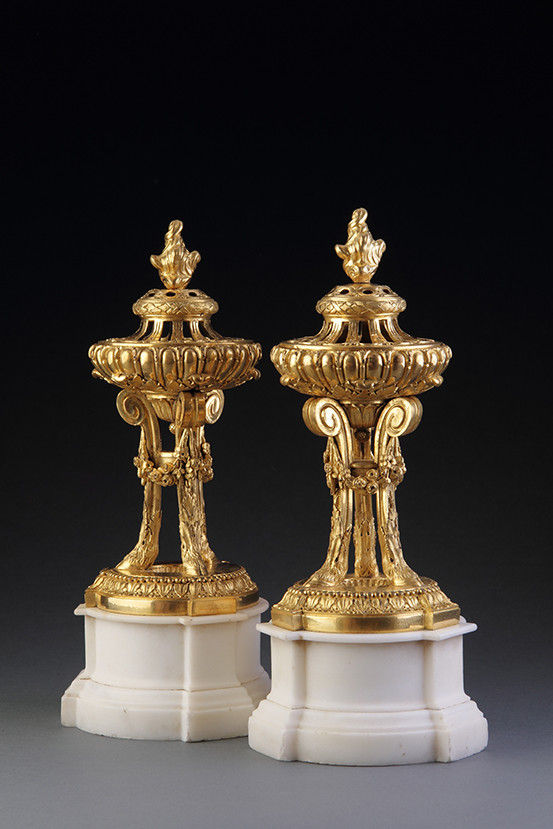 Pair of French Ormolu Bronze and White Marble Perfumiers ‘Cassolettes Brí»le-Parfums’